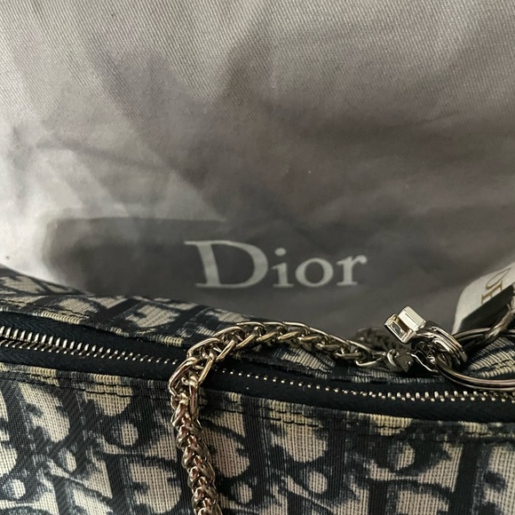 Dior TROTTER 2 bag  authentic with free chain and Dior ribbon bag charm - Picture 4 of 11